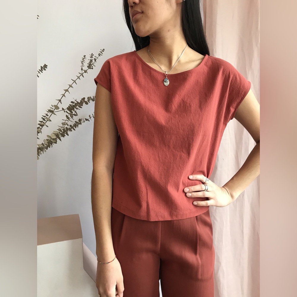 Amanda Moss Box Crew Top in Cayenne